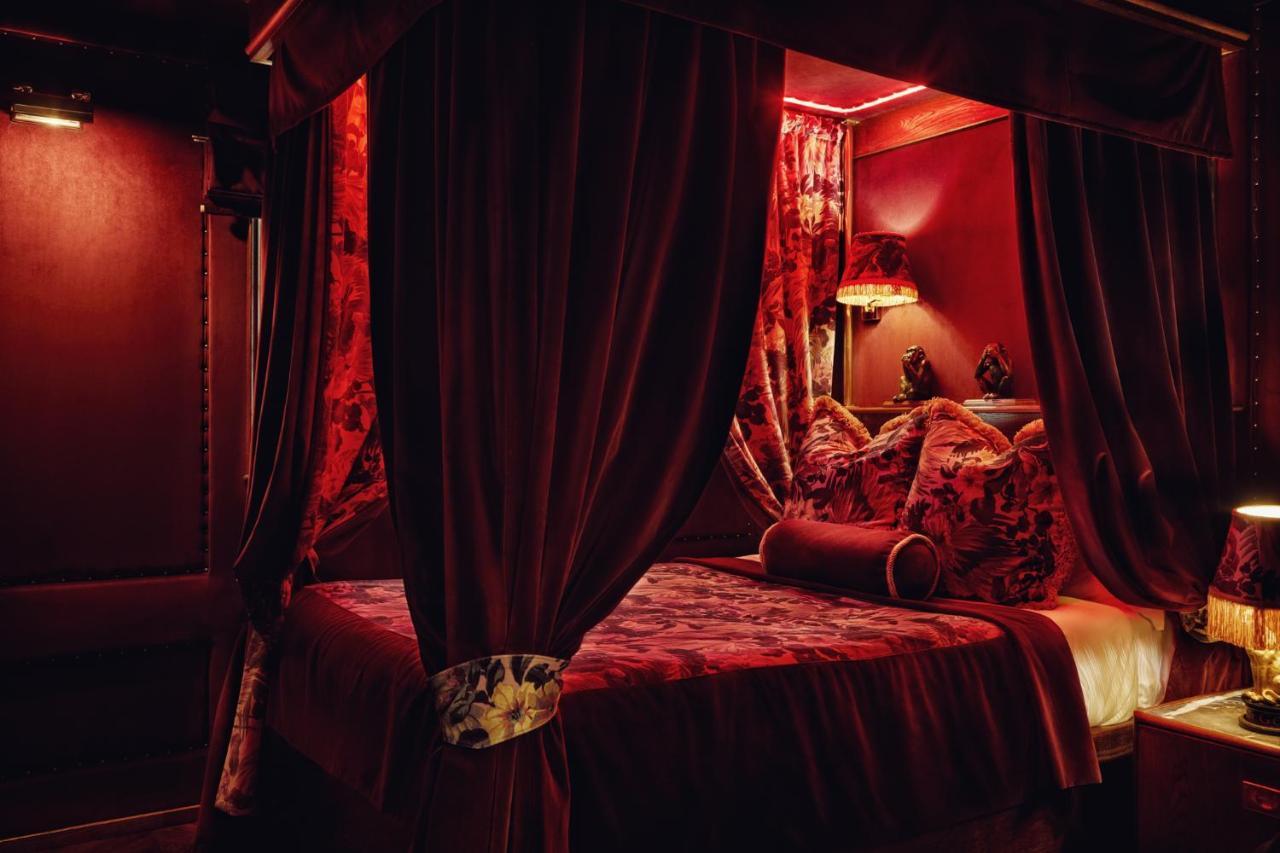 House Of Gods Royal Mile Hotel Edinburgh Ngoại thất bức ảnh